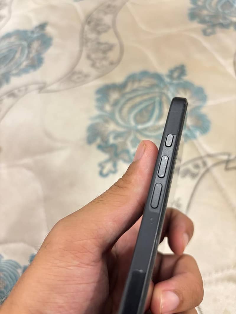 Apple iPhone 16 Plus 4
