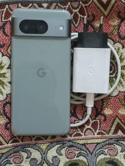 Google Pixel 8 10/10 with charger