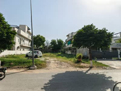 Beautiful plot for sale in sector E-11/1 Islamabad