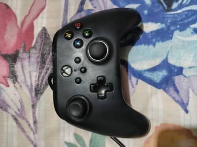 Xbox One S wired controller In Working Condition Clean