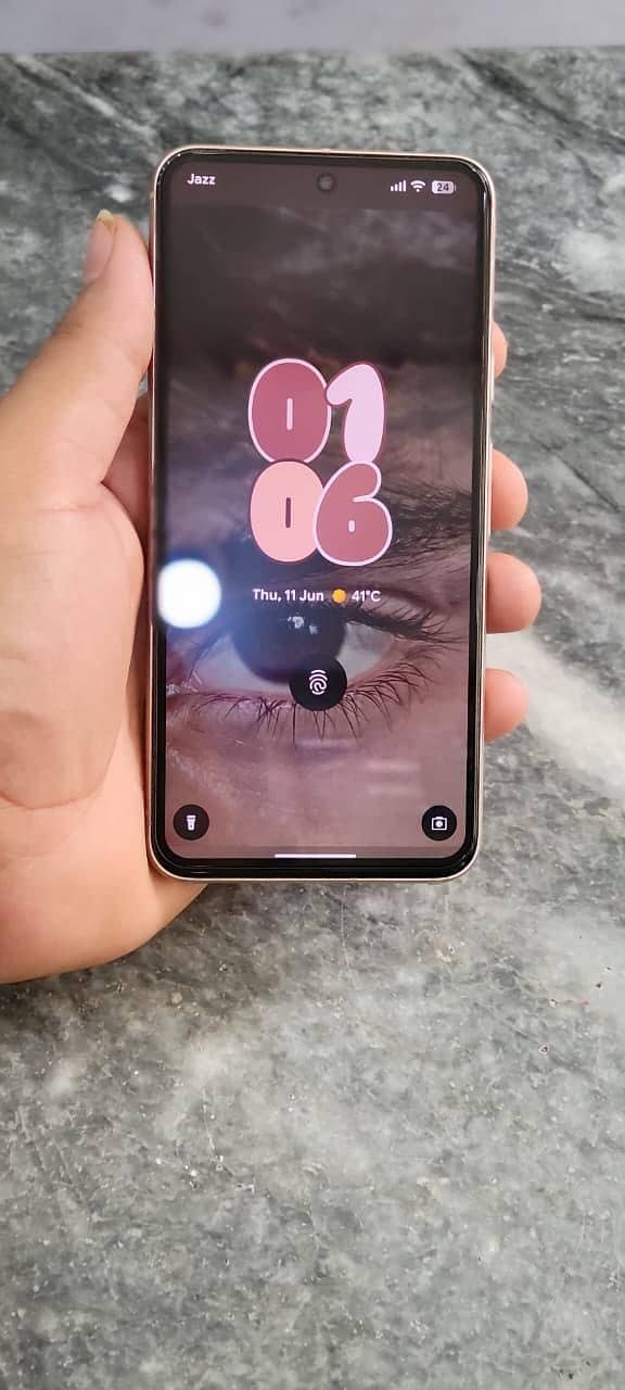 Google Pixel 8 6