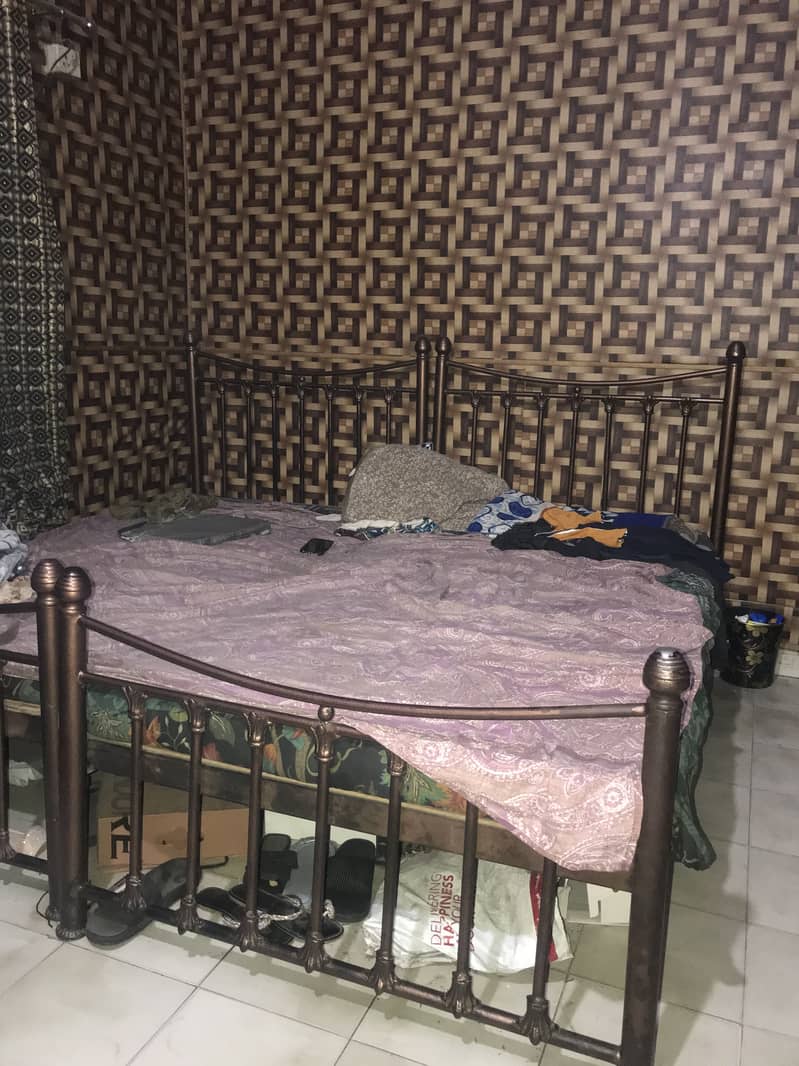 Bed single 0