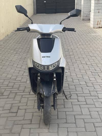 Metro T9 Scooty