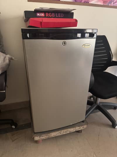 Orient Mini refrigerator Mint condition