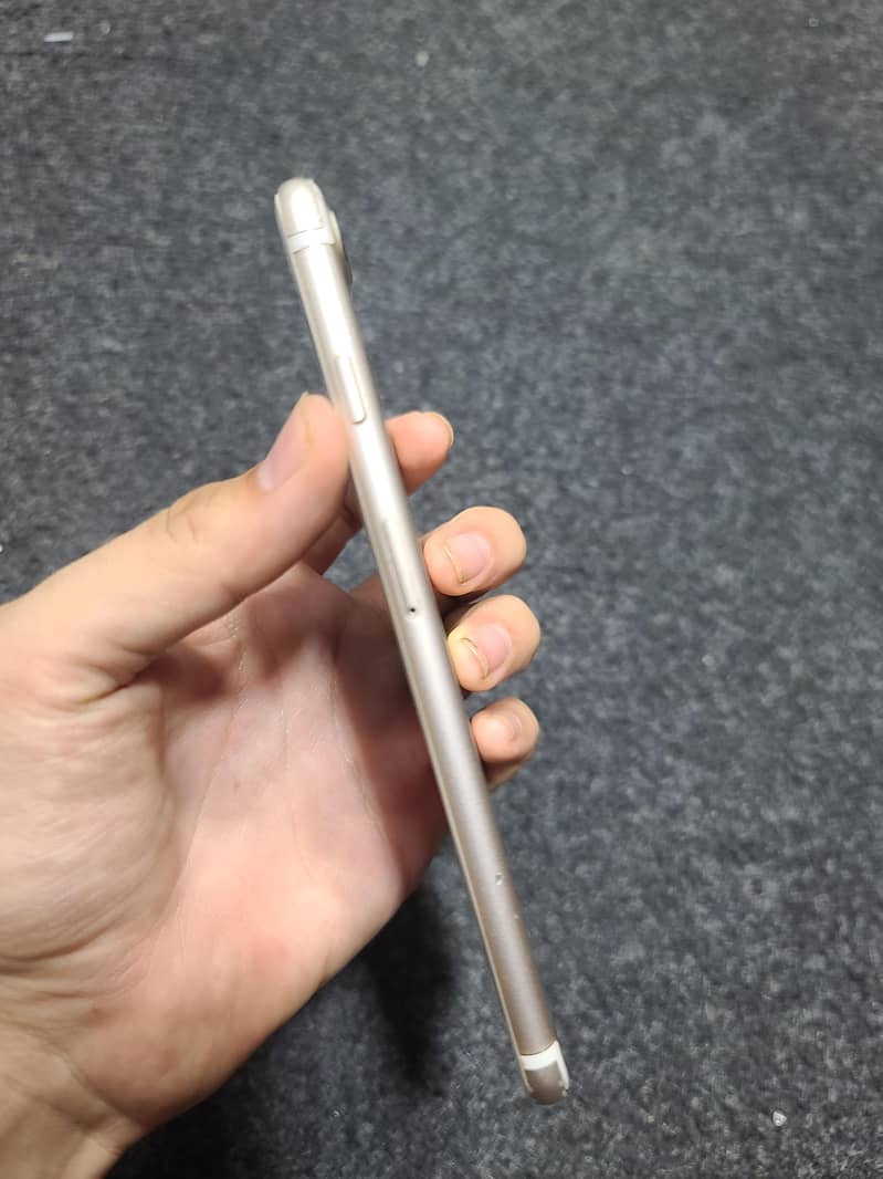Apple iPhone 7 Plus 6