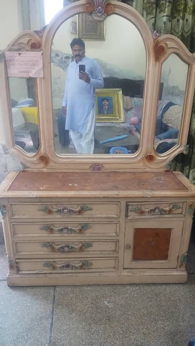 good condition mukammal lakadi ka hai deco paint price