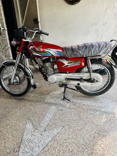 Honda CG125.2023/2024 model . . Totally genuine . . like a new bike
