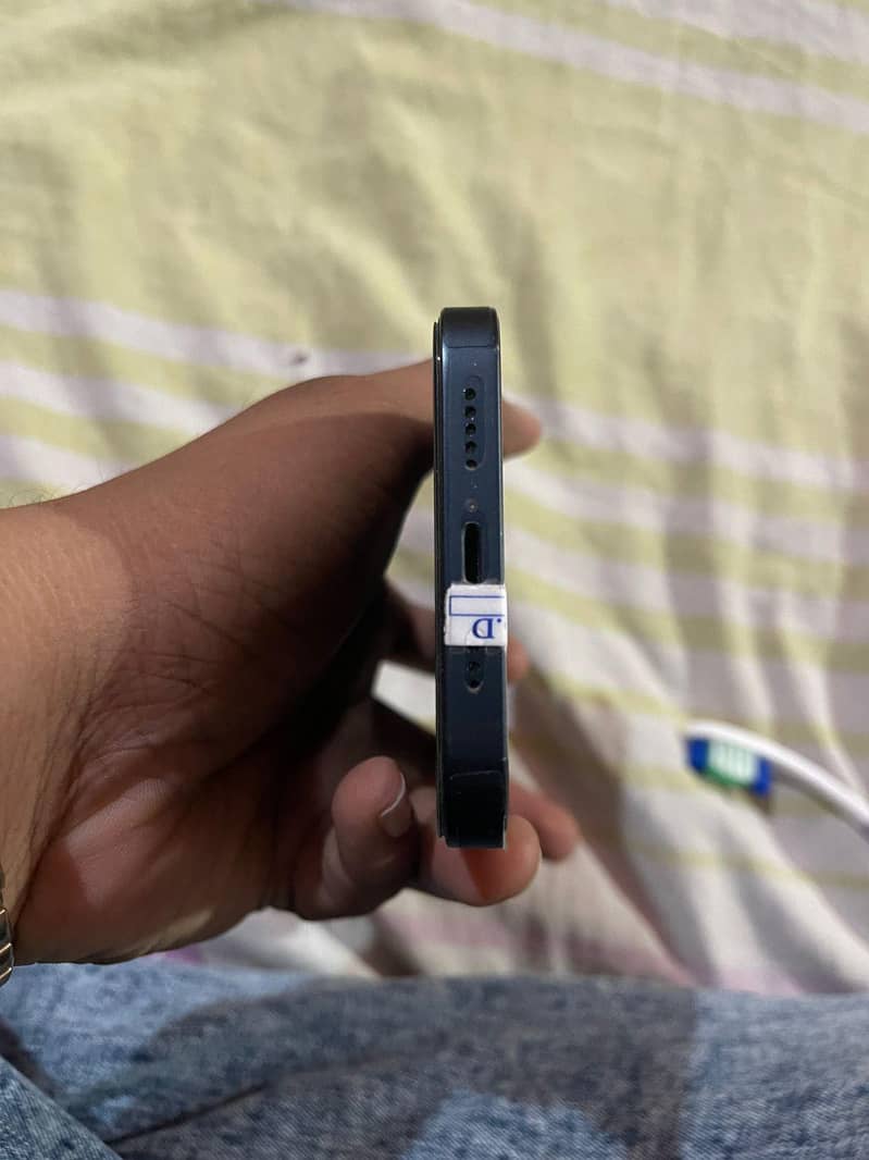 Apple iPhone 13 2