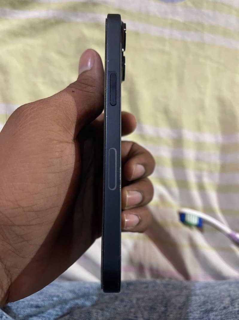 Apple iPhone 13 5