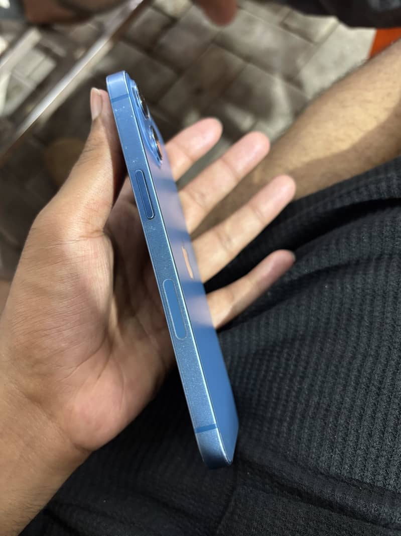 Apple iPhone 13 6