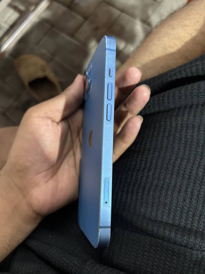 Apple iPhone 13 7