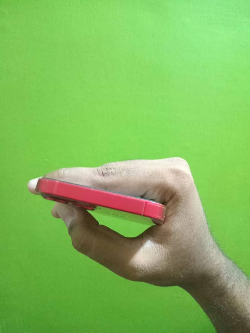 Apple iPhone 13 4