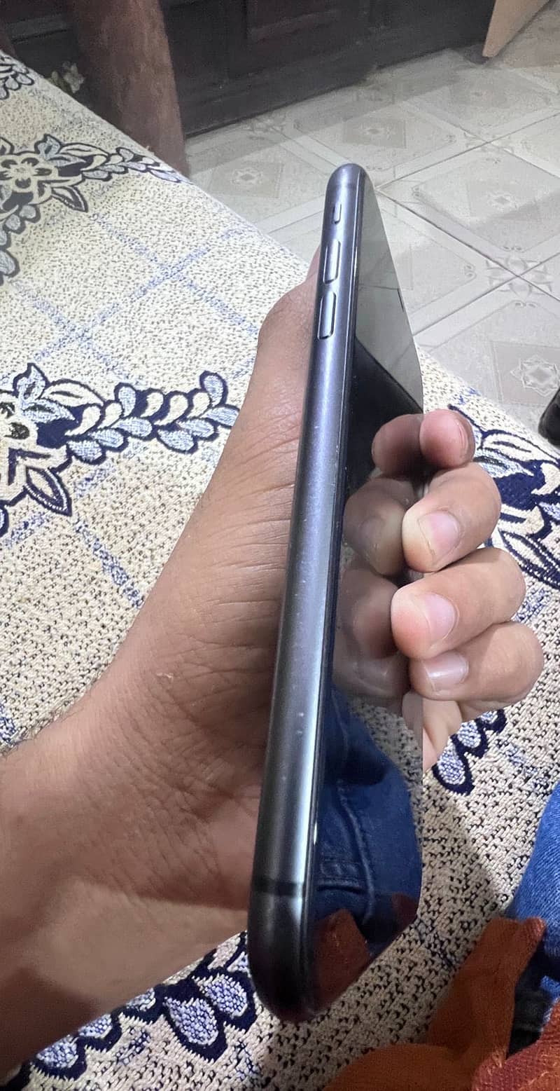 Apple iPhone 11 0