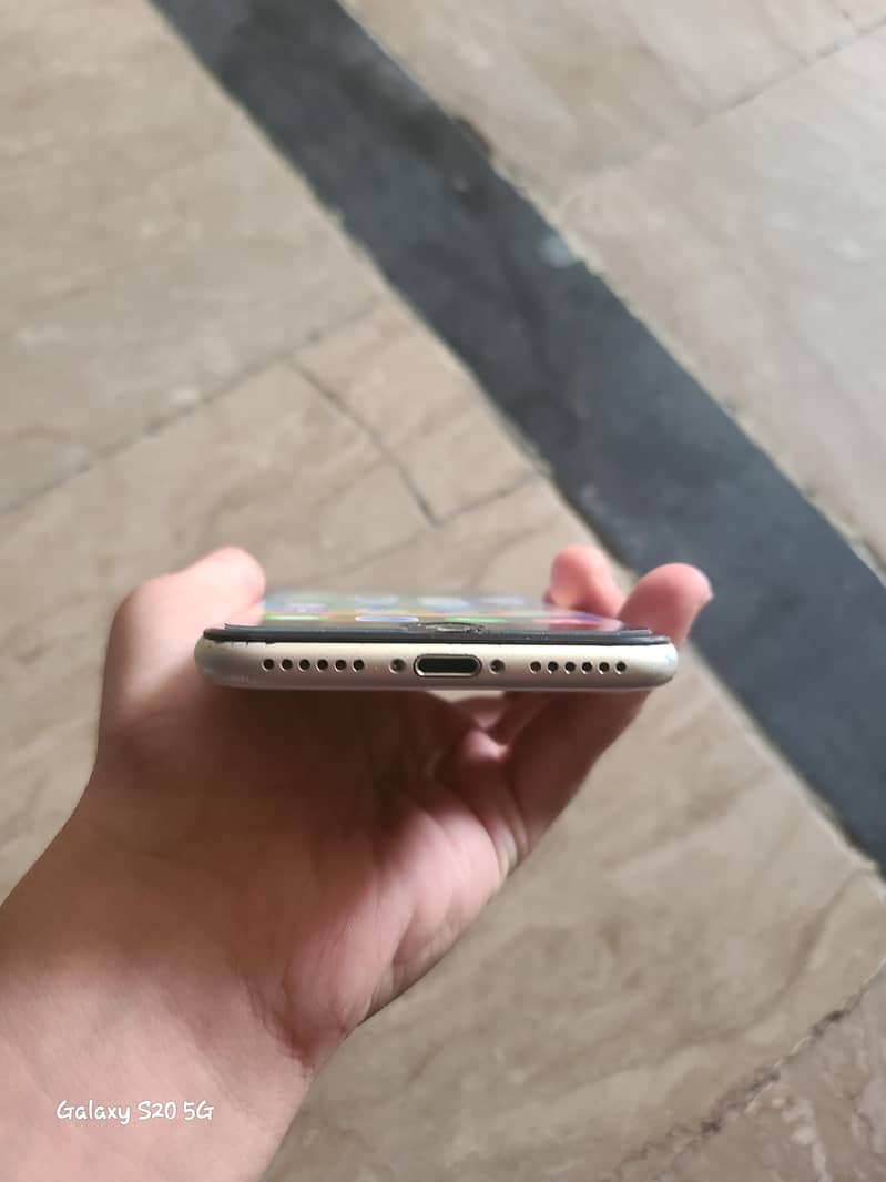 Apple iPhone 7 3