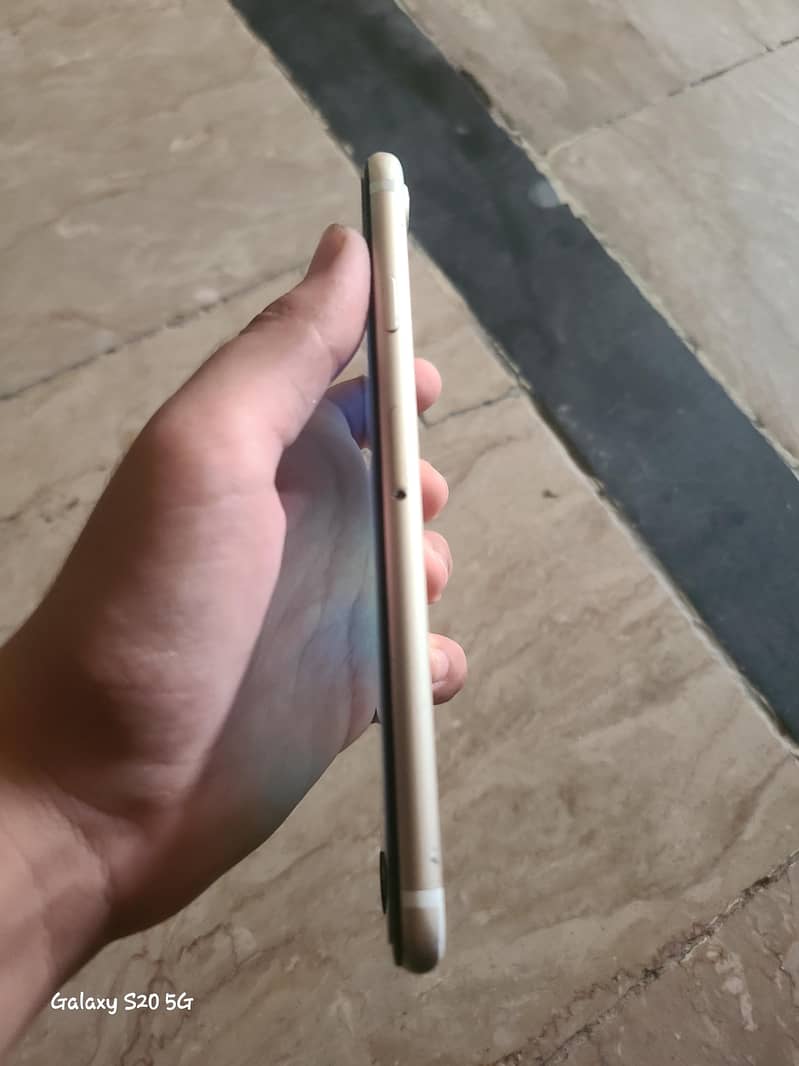 Apple iPhone 7 1