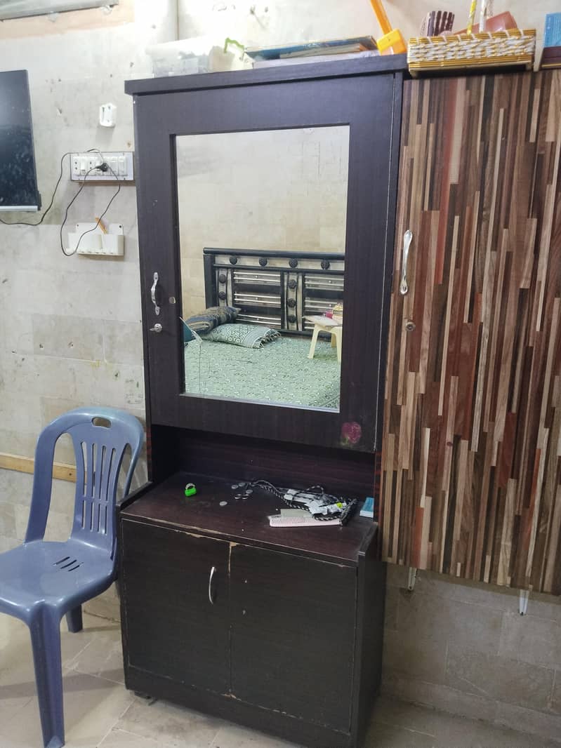 Dressing table 0