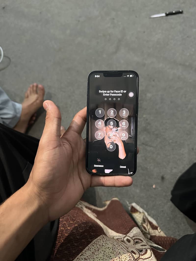 Apple iPhone 13 4