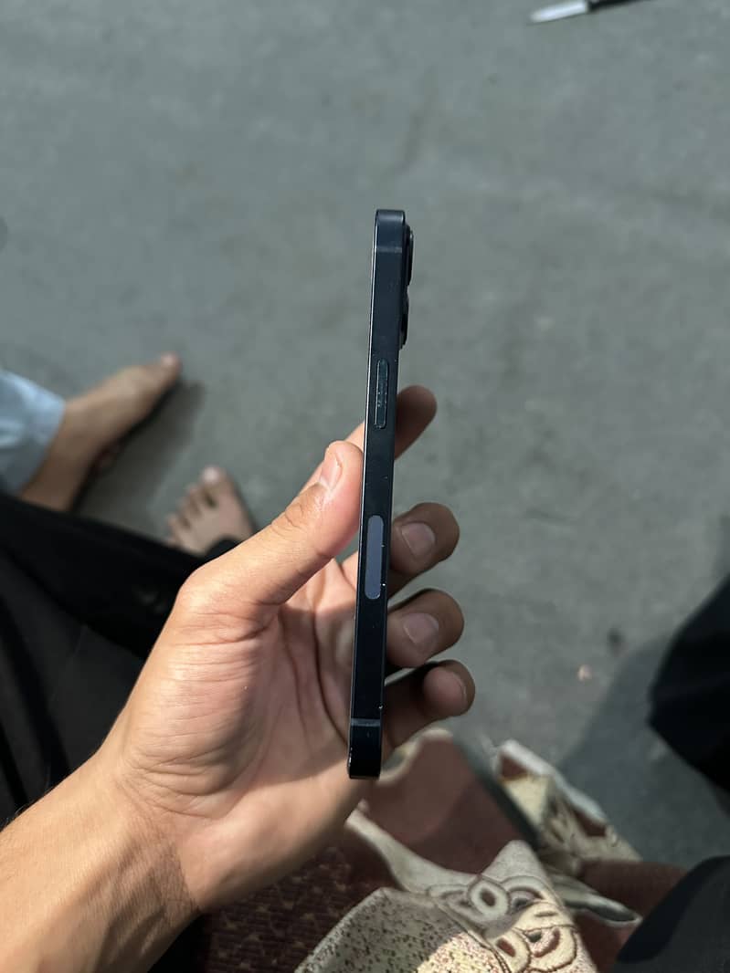 Apple iPhone 13 5