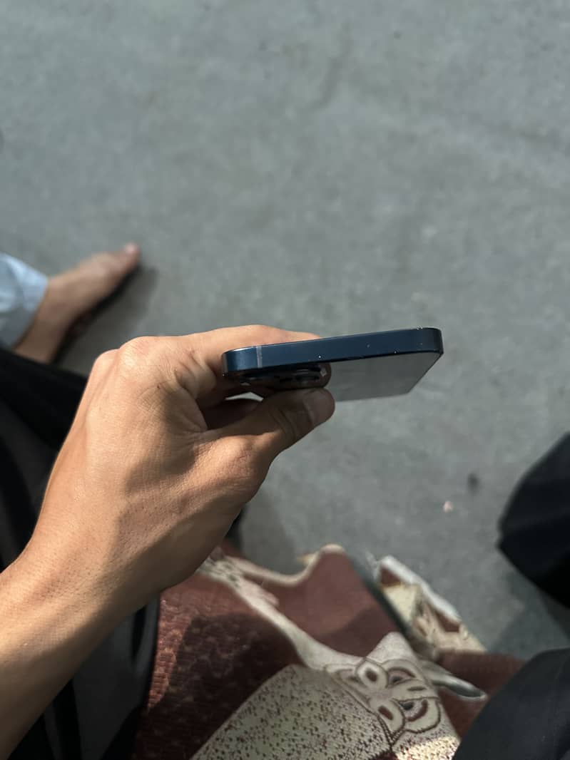 Apple iPhone 13 7