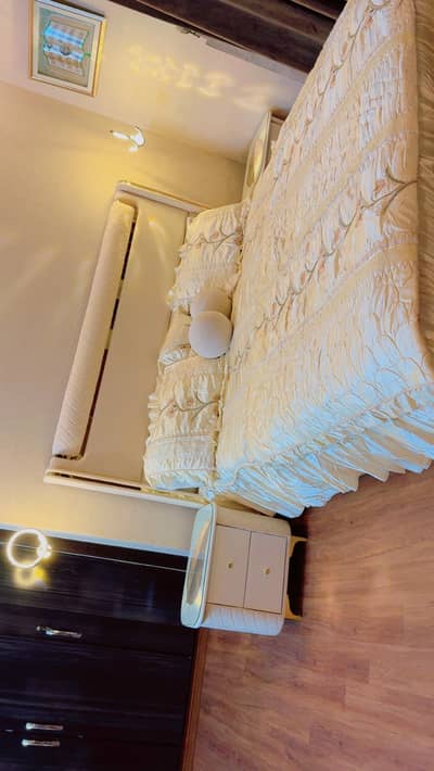 brand new bed set---contect k liye olx pr msg karain