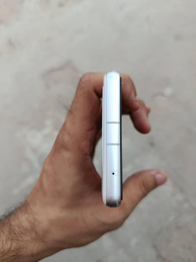 Google pixel 7A 3