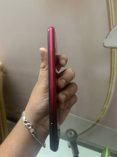 128 gb ha phone bilkul ok ha koi masla nia ha ha