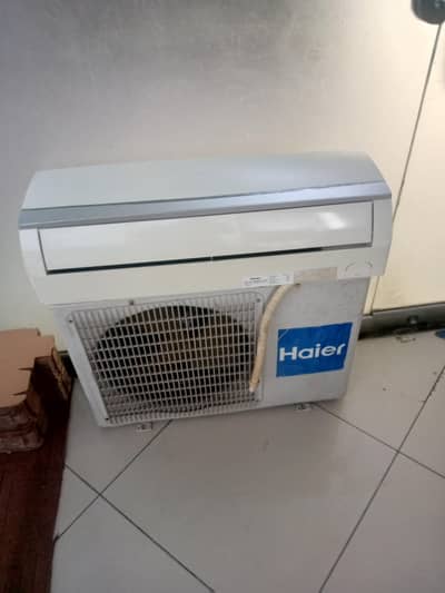 Ac For Sell Hair company ka ha achi condition ma chalny ma ok ha
