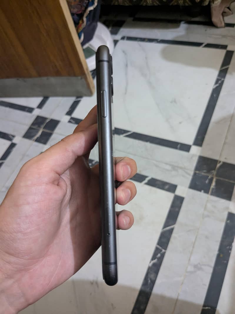 Apple iPhone 11 3