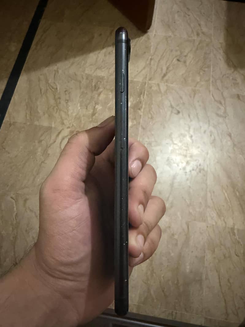 Apple iPhone 7 Plus 3