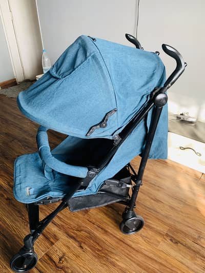 Light weight imported traveling pram/ stroller with smooth tyer