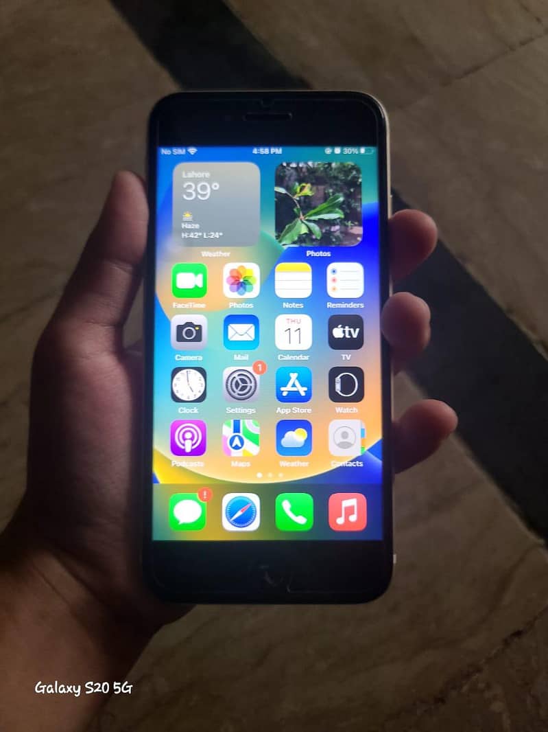 Apple iPhone 7 0