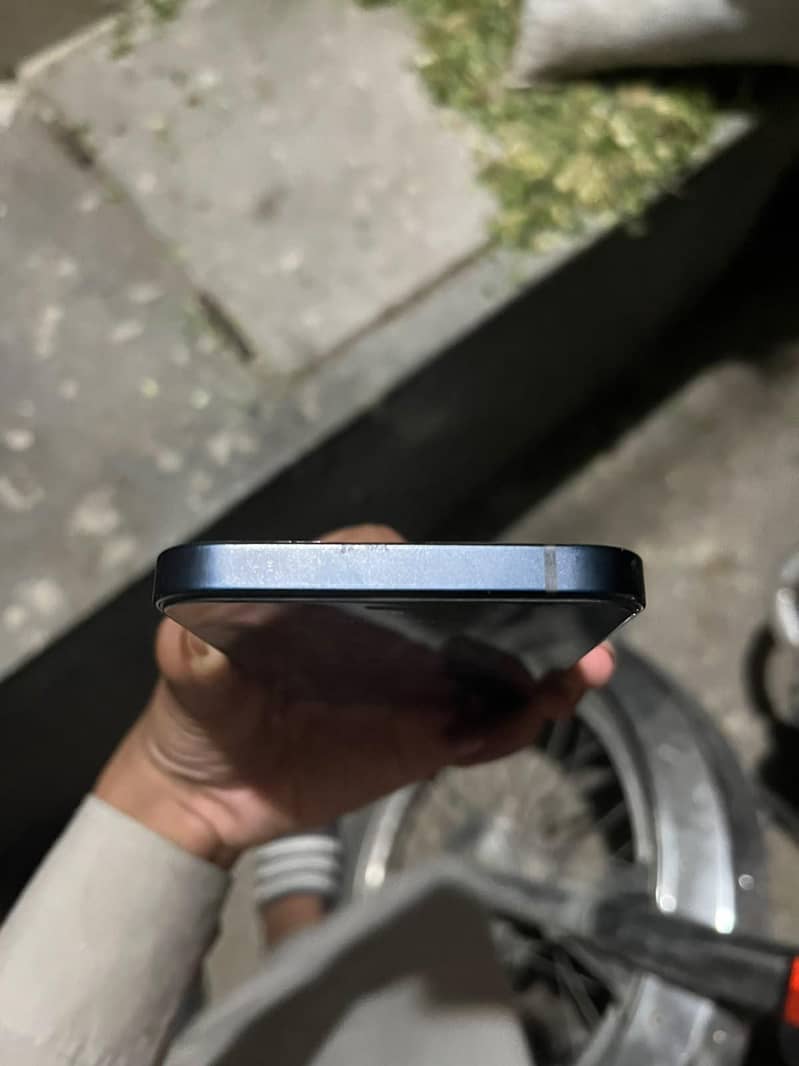 Apple iPhone 12 3