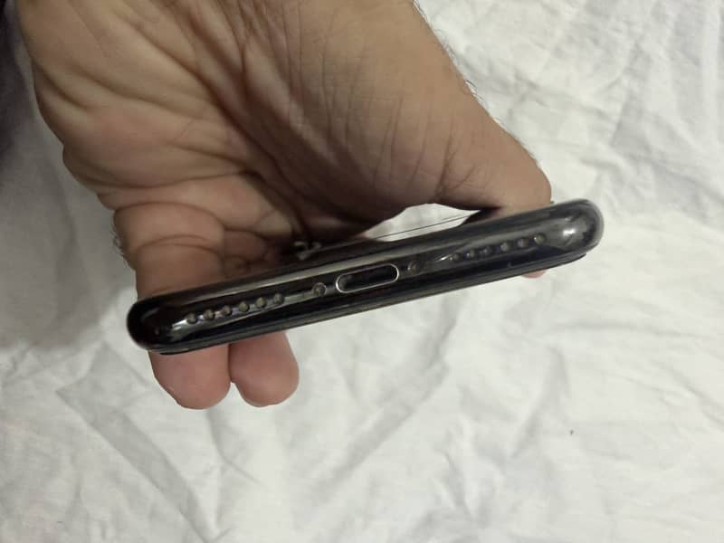 Apple iPhone X 3