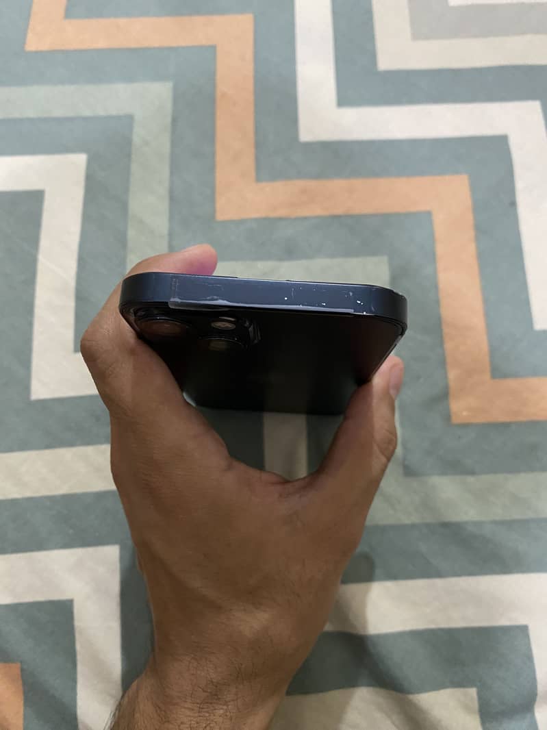 Apple iPhone 13 4