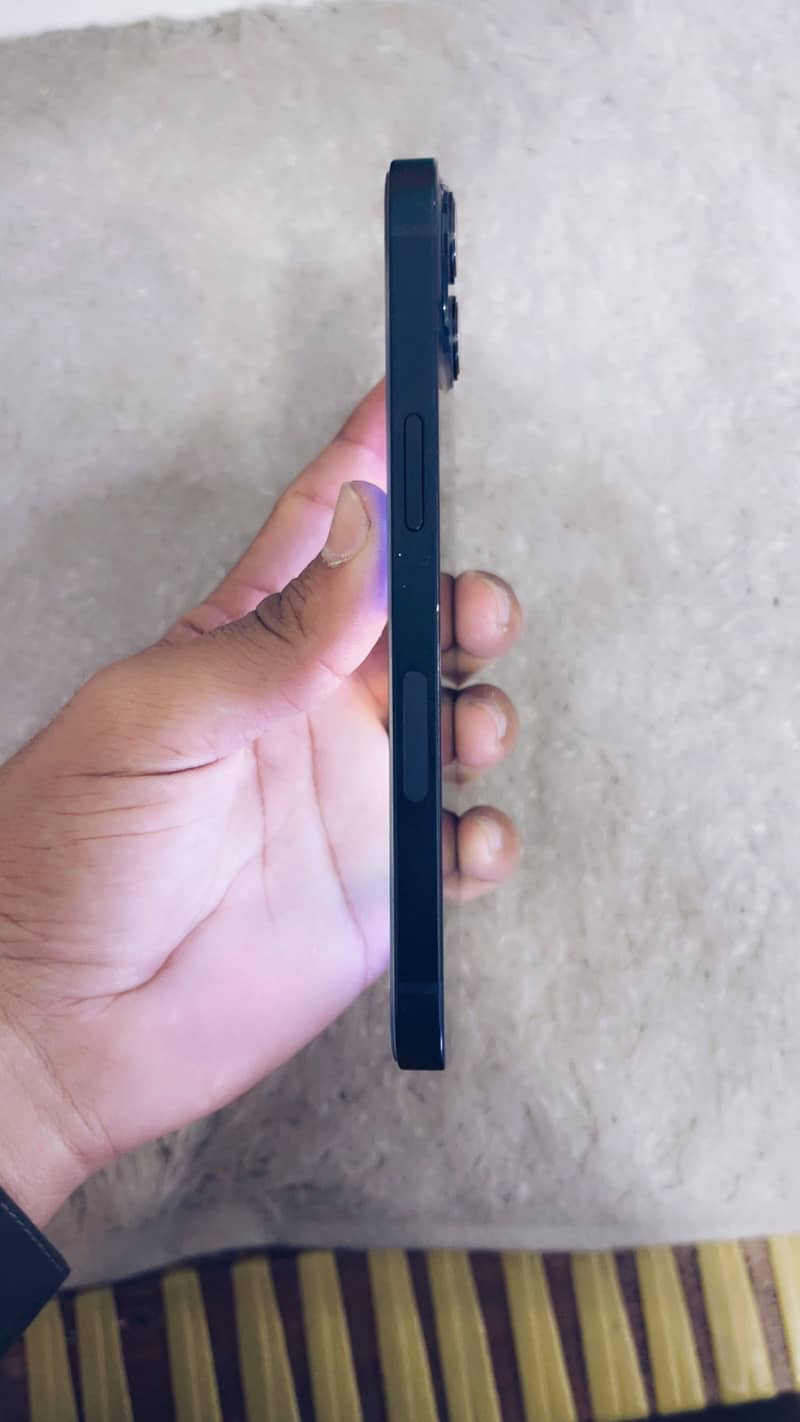 Apple iPhone 13 2