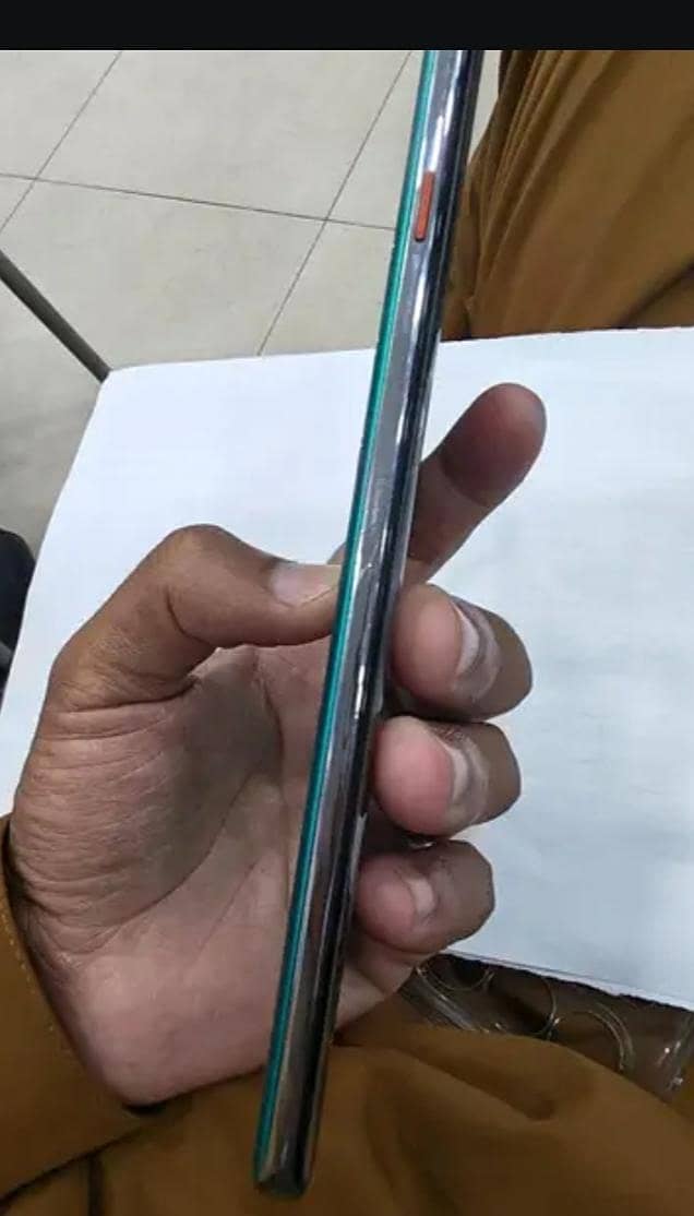 Tecno CAMON 40 Pro 1