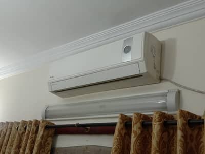 Split AC GREE 1.5 TON
