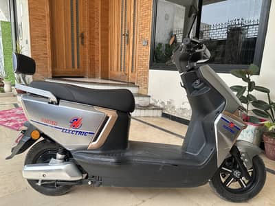 United Smart Pro Electric Scooter 800W for Sale