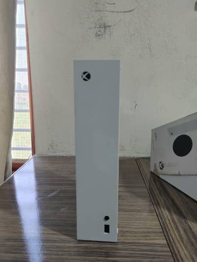 X BOX SERIES S 10/10 CONDITION. good for GTA 6