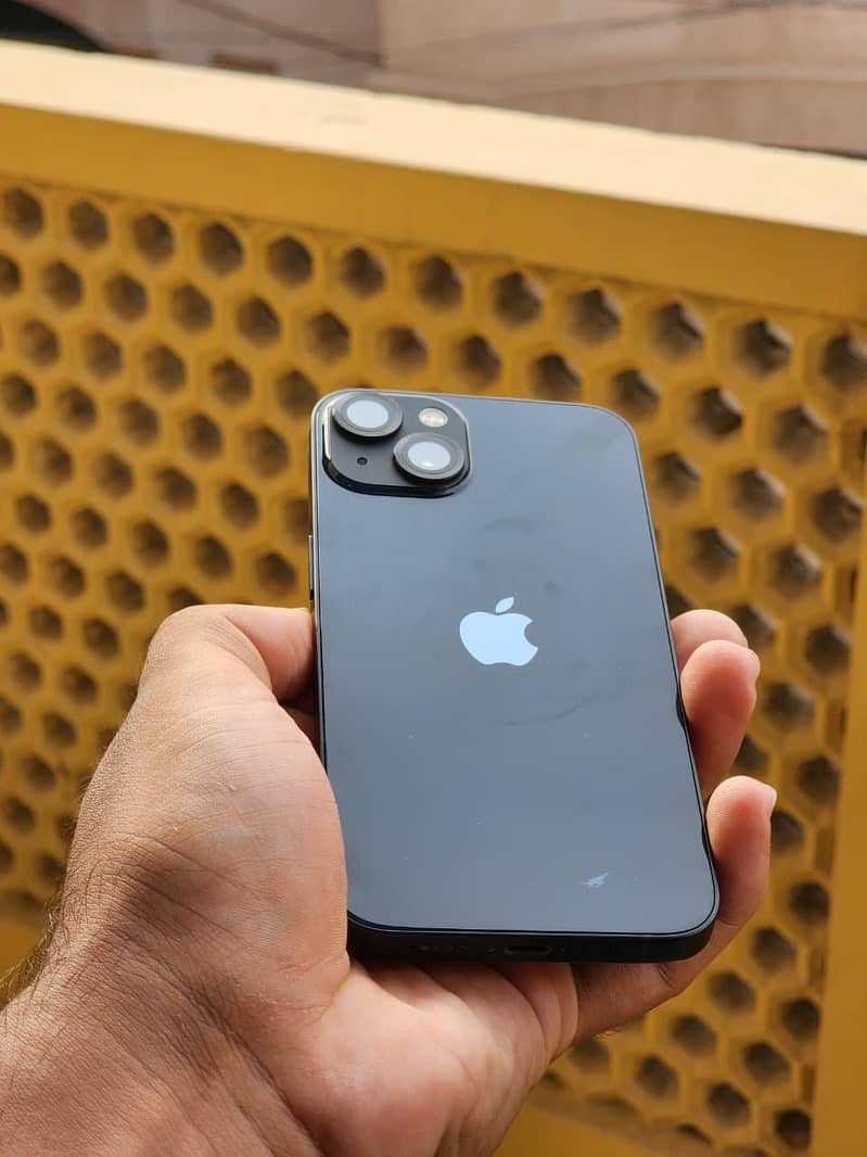 Apple iPhone 13 1