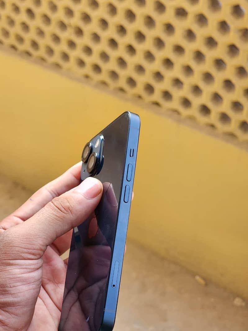 Apple iPhone 13 2