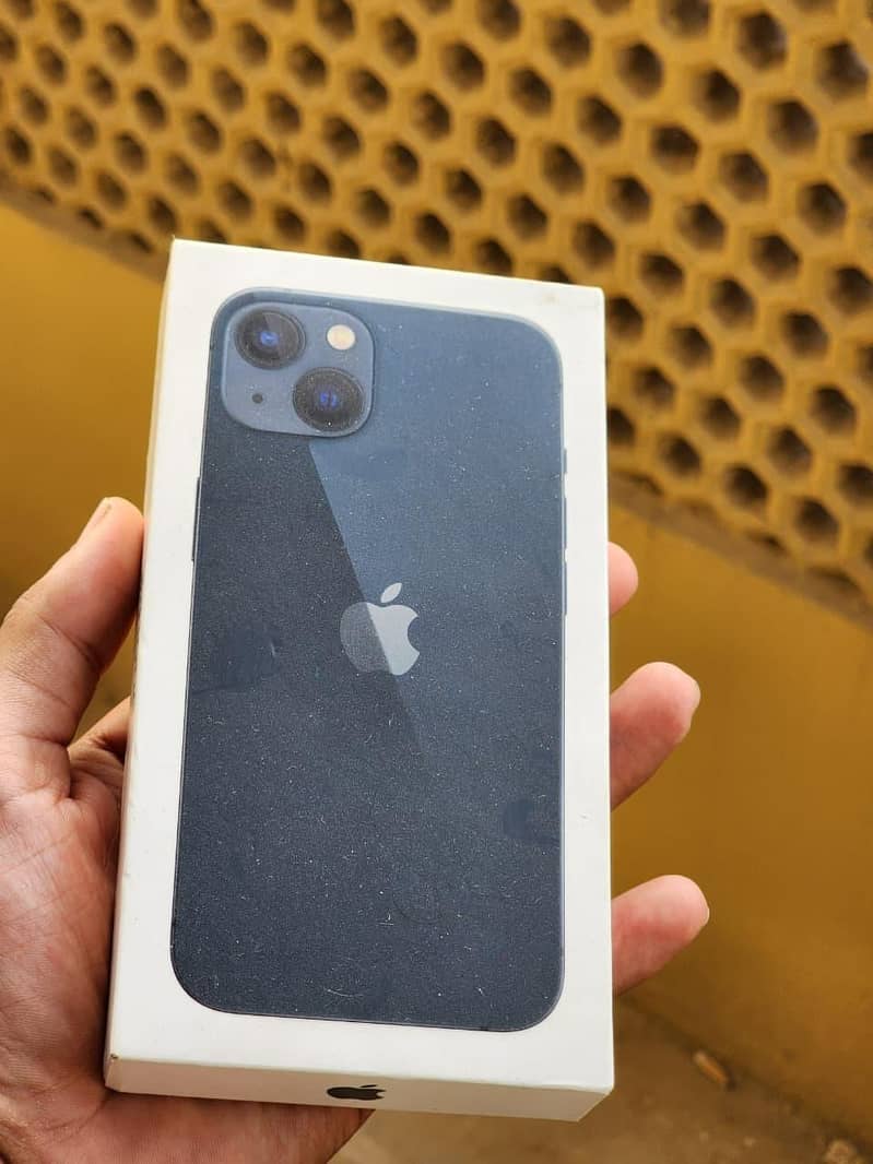 Apple iPhone 13 4