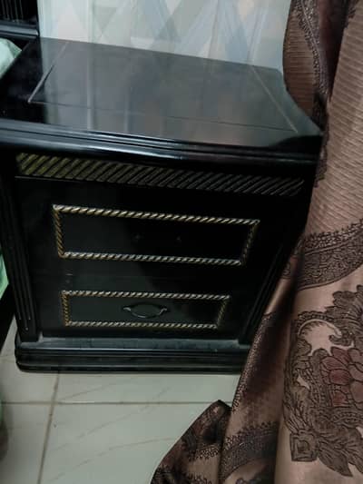i am selling King size Bed and box vip condition just like unused