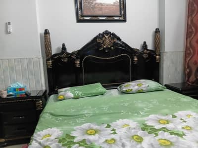 i am selling King size Bed and box vip condition just like unused
