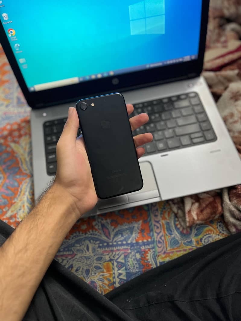 Apple iPhone 7 2