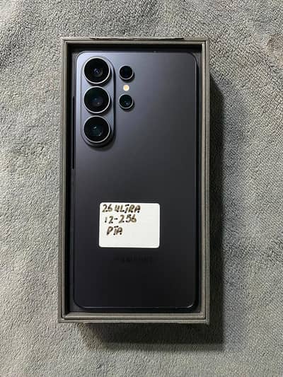 Samsung galaxy S26 ultra Black 256gb used Mint condition complete box