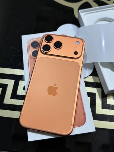 Apple iPhone 17 Pro Max cosmic orange