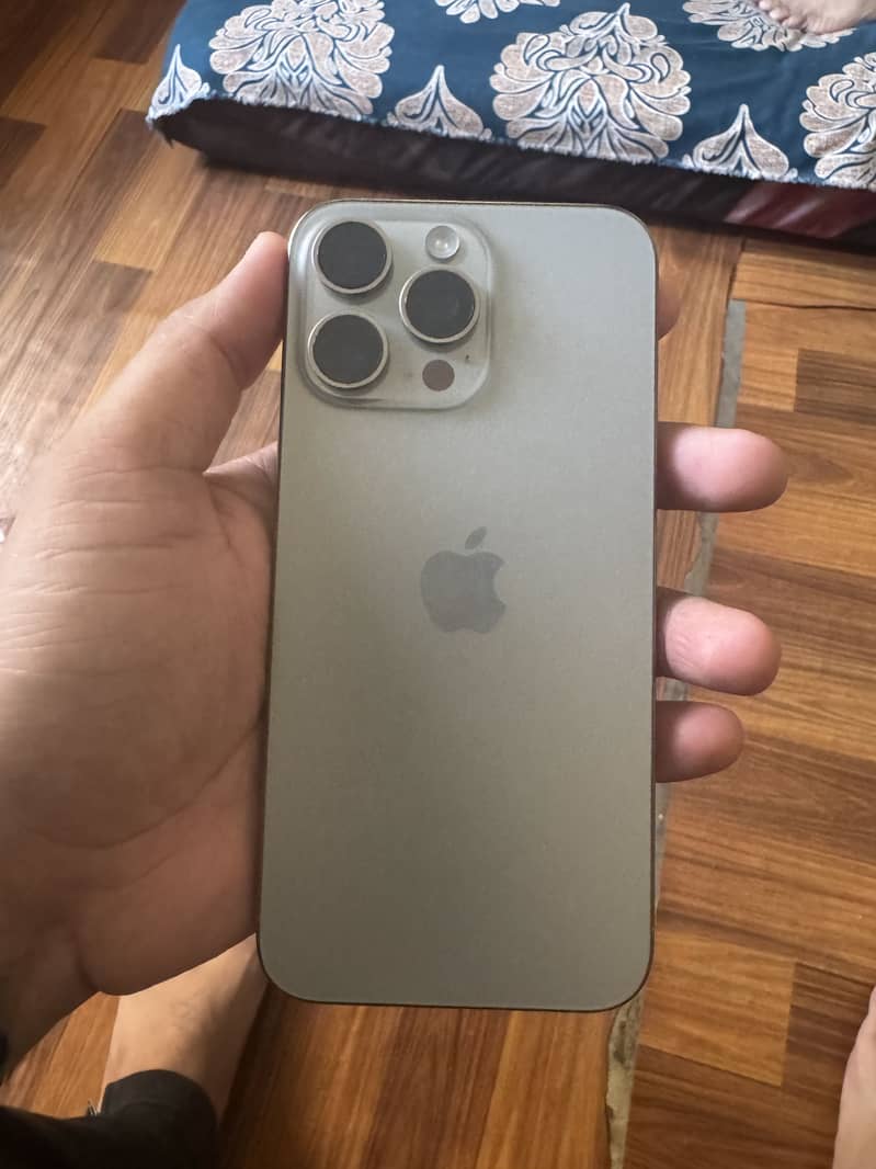 IPHONE 15 PRO MAX 1