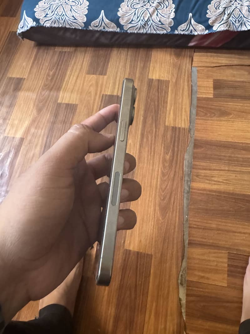 IPHONE 15 PRO MAX 5