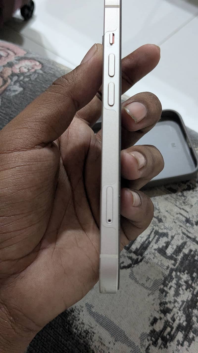 Apple iPhone 13 0